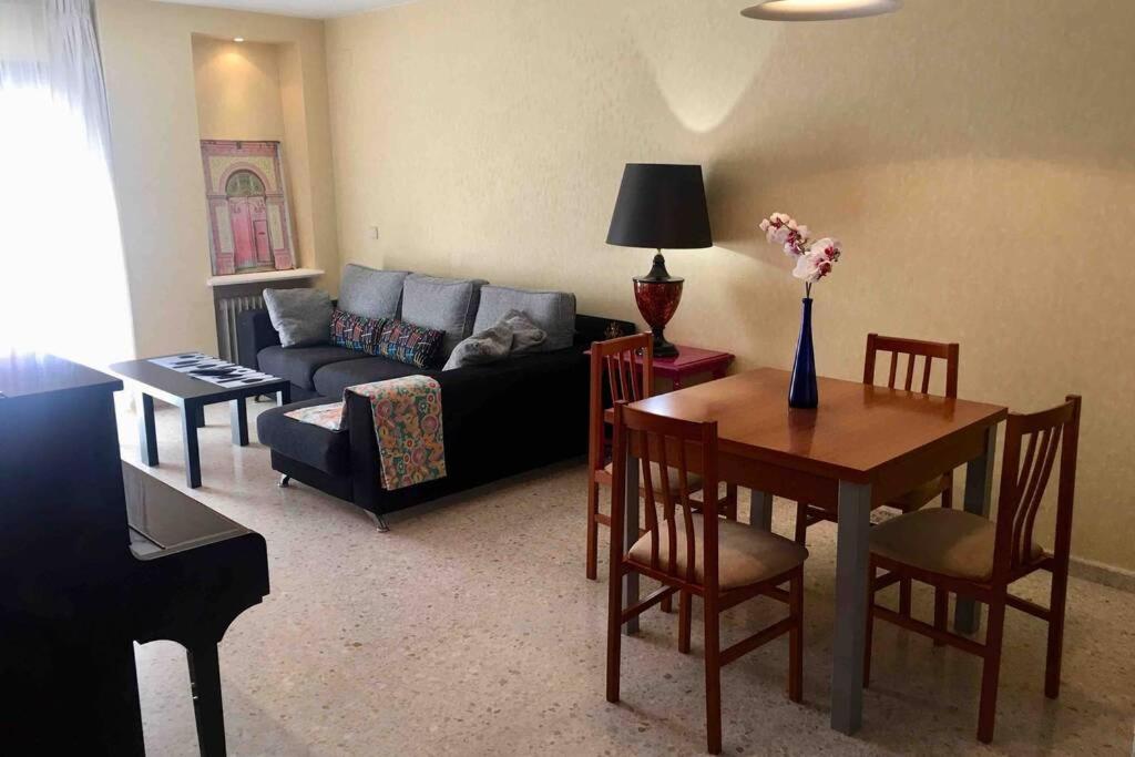 Confortable-Tranquilo Apartamento Junto Al Centro Málaga Eksteriør bilde
