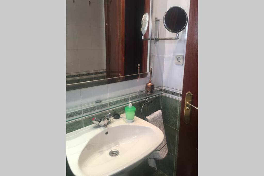 Confortable-Tranquilo Apartamento Junto Al Centro Málaga Eksteriør bilde